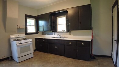 102 S Logan 001
