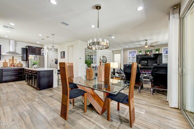 DINING & KITCHEN