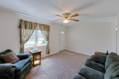 38 Mechanic St, Palmer, MA 01069 - photo 4