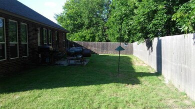 Large backyard with full privacy fence. Culdesac l