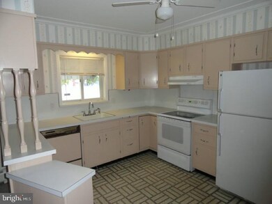 611 Warren Ave, Kingston, PA 18704 - photo 5