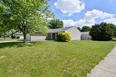 49 Meadow Creek Blvd E, Whiteland, IN 46184 - photo 2
