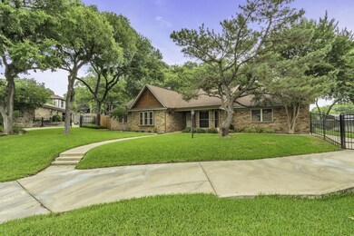 613 Fairlane Ct, Hurst, TX 76054 - photo 3