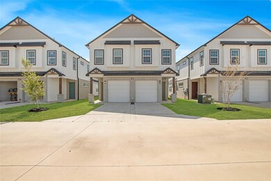 View of front of home featuring a front lawn, driv