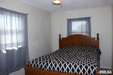 2012 W 35th St, Davenport, IA 52806 - photo 7