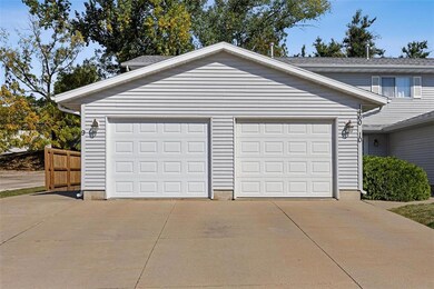 1460 Daleview Dr unit 9, Marion, IA 52302 - photo 2