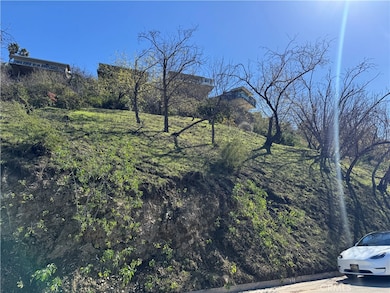 3732 N Knobhill Dr, Sherman Oaks, CA 91423 - photo 5