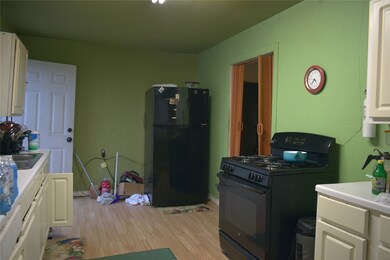 7922 Maxroy St, Houston, TX 77088 - photo 5