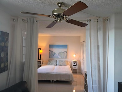 1101 Colony Point Cir unit 304, Pembroke Pines, FL 33026 - photo 6