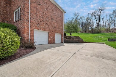 526 Hollydale Dr, Bethel Park, PA 15102 - photo 4