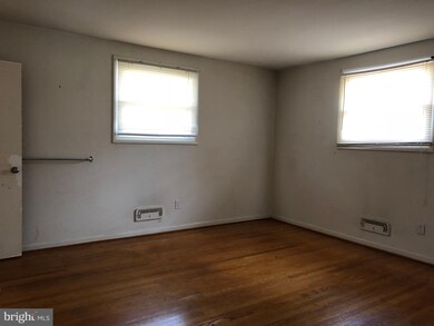 6800 Collinsdale Rd, Parkville, MD 21234 - photo 6