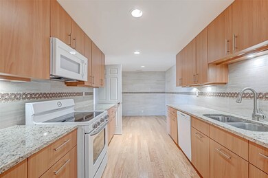 The Spires unit 401, Houston, TX 77030 - photo 3