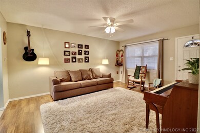 13694 S Hickory Place, Glenpool, OK 74033 - photo 7