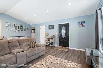 21 Pilgrim Ave, Tinton Falls, NJ 07753 - photo 4