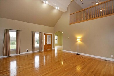 164 Zurich Ln, Statesville, NC 28625 - photo 4