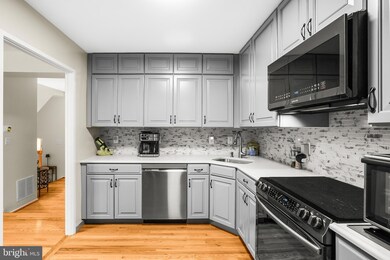 2418 Ridgehampton Ct, Reston, VA 20191 - photo 4