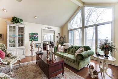 With a light sunshine color on the walls, warm ton