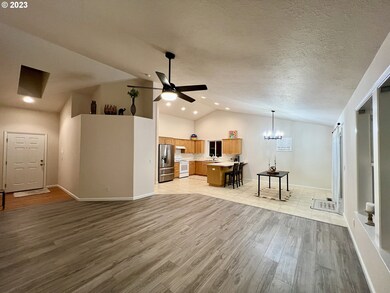 655 N Juniper Ct, Canby, OR 97013 - photo 3