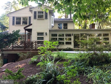 8912 Lynnhurst Dr, Fairfax, VA 22031 - photo 5