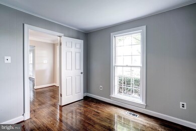 10518 Hunting Crest Ln, Vienna, VA 22182 - photo 4