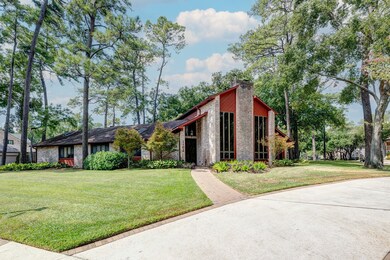 1102 Briarbrook Dr, Houston, TX 77042 - photo 2