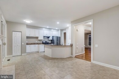 9504 Lagersfield Cir, Vienna, VA 22181 - photo 7