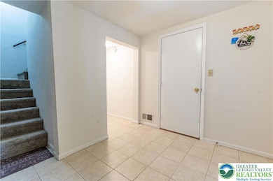 8315 Countryside Ln, Fogelsville, PA 18051 - photo 4