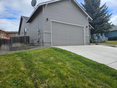 2214 SW 37th St, Redmond, OR 97756 - photo 4