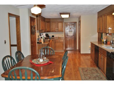 26 Cathedral Cir, Nashua, NH 03063 - photo 5