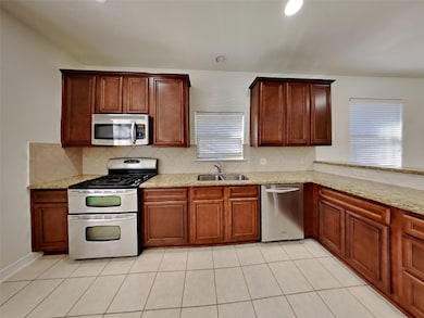 10224 Forest Glade Ct, Conroe, TX 77385 - photo 2