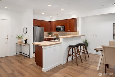 Library Square unit 407, Bellevue, WA 98004 - photo 5