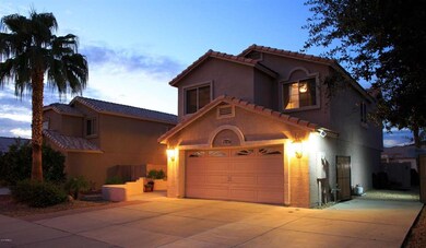 LARGE 3 CAR DRIVEWAY WITH DOUBLE RV GAT