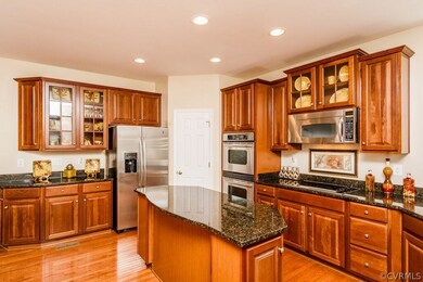 Fabulous Kitchen w Granite Countertops, Stainless