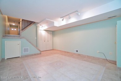 39 Linda Ln, Staten Island, NY 10312 - photo 7