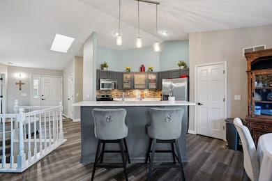 921 E Prairie View Dr, Oak Creek, WI 53154 - photo 4