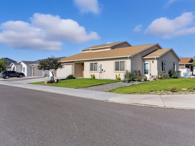 571 Graff Meadows Dr, Grand Junction, CO 81501 - photo 2