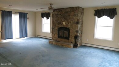 187 Fox Ridge Park Dr, Greeley, PA 18425 - photo 2