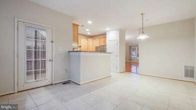 13041 Woodcutter Cir, Germantown, MD 20876 - photo 6