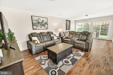 6908 Chokeberry Ct, Frederick, MD 21703 - photo 4