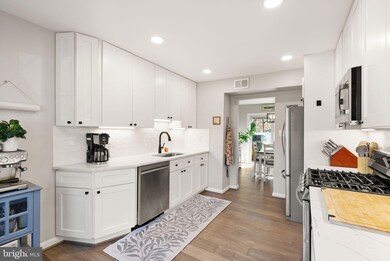 7393 Colton Ln, Manassas, VA 20109 - photo 4