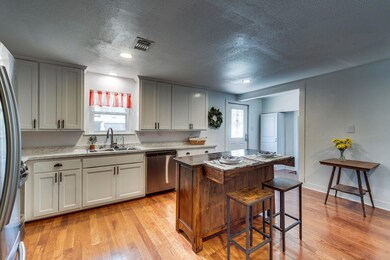 210 N Pendell Ave, Cleburne, TX 76033 - photo 7