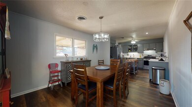 Eat-In Kitchen