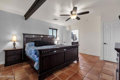 22-web-or-mls-772-e-moon-vista-st