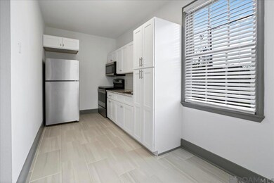 537 State E Louisiana unit B, Baton Rouge, LA 70802 - photo 2