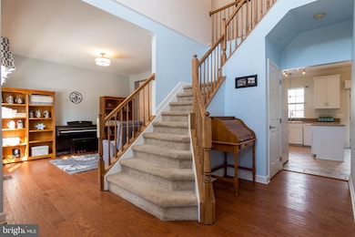 19204 Jamestown Dr, Hagerstown, MD 21742 - photo 2