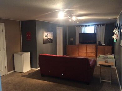 4008 Mark Dr, Waterloo, IA 50701 - photo 6