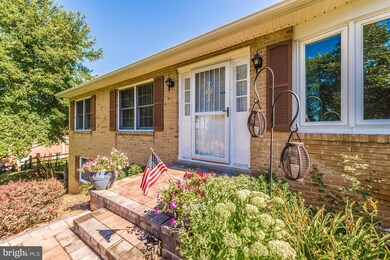 14437 Lewisdale Rd, Clarksburg, MD 20871 - photo 2