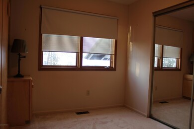 Bedroom w/new carpet