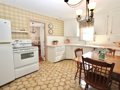 44 Ayrshire Rd, Worcester, MA 01604 - photo 4