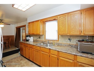 153 Skyline Dr, Carpentersville, IL 60110 - photo 6